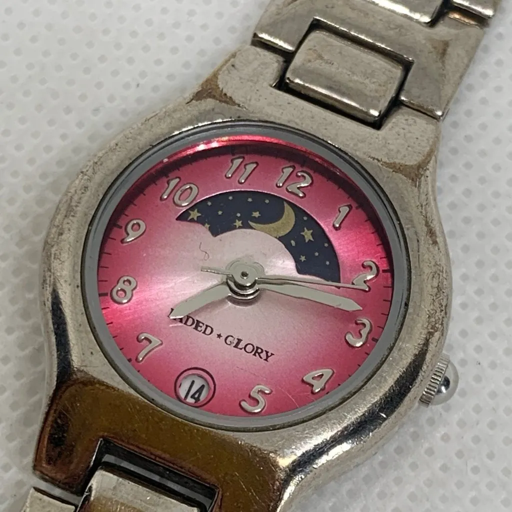 Vintage faded glory moon phase date women’s watch pink dial silver tone running - Image 2