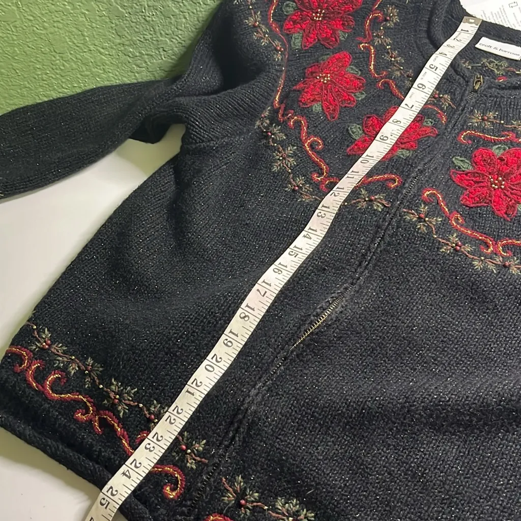 Vintage Christmas Poinsetta embroidered Cardigan with Red and Green Embroidery Black Size L - Image 10