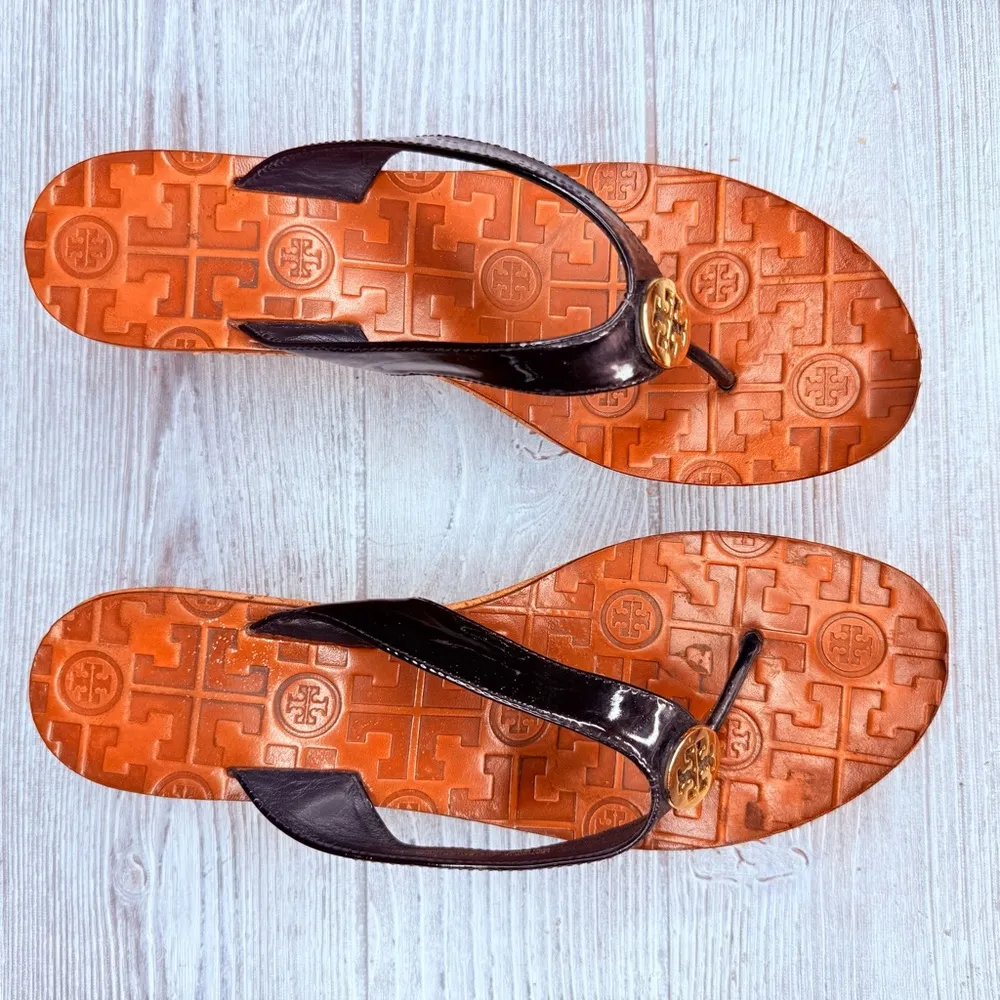 Tory Burch Thora Women’s Size 7.6 Black Patent Leather cork Wedge Sandals shoes - Image 5