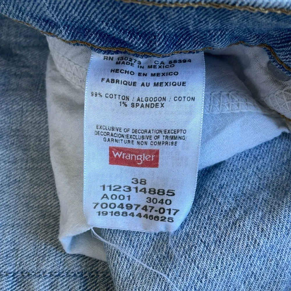 Vintage Wrangler Light Wash Distressed Denim Cutoff Shorts Waist 38” - Image 6