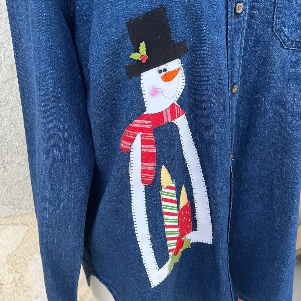 Old Navy’s “The Classic Shirt”With snowman prints - Image 2