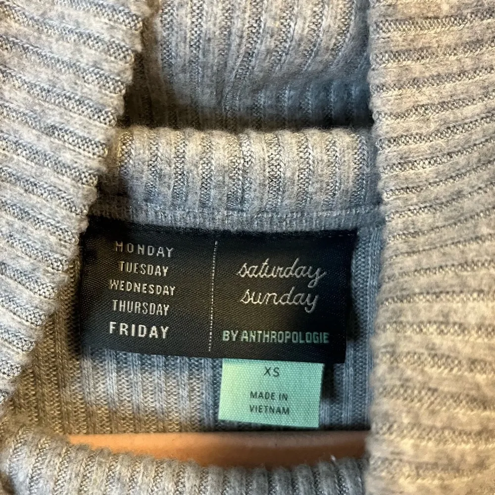 Anthropologie Saturday/Sunday Knit Gray w/Gold Sparkly Stripe Cowl Neck XS EUC - Image 3