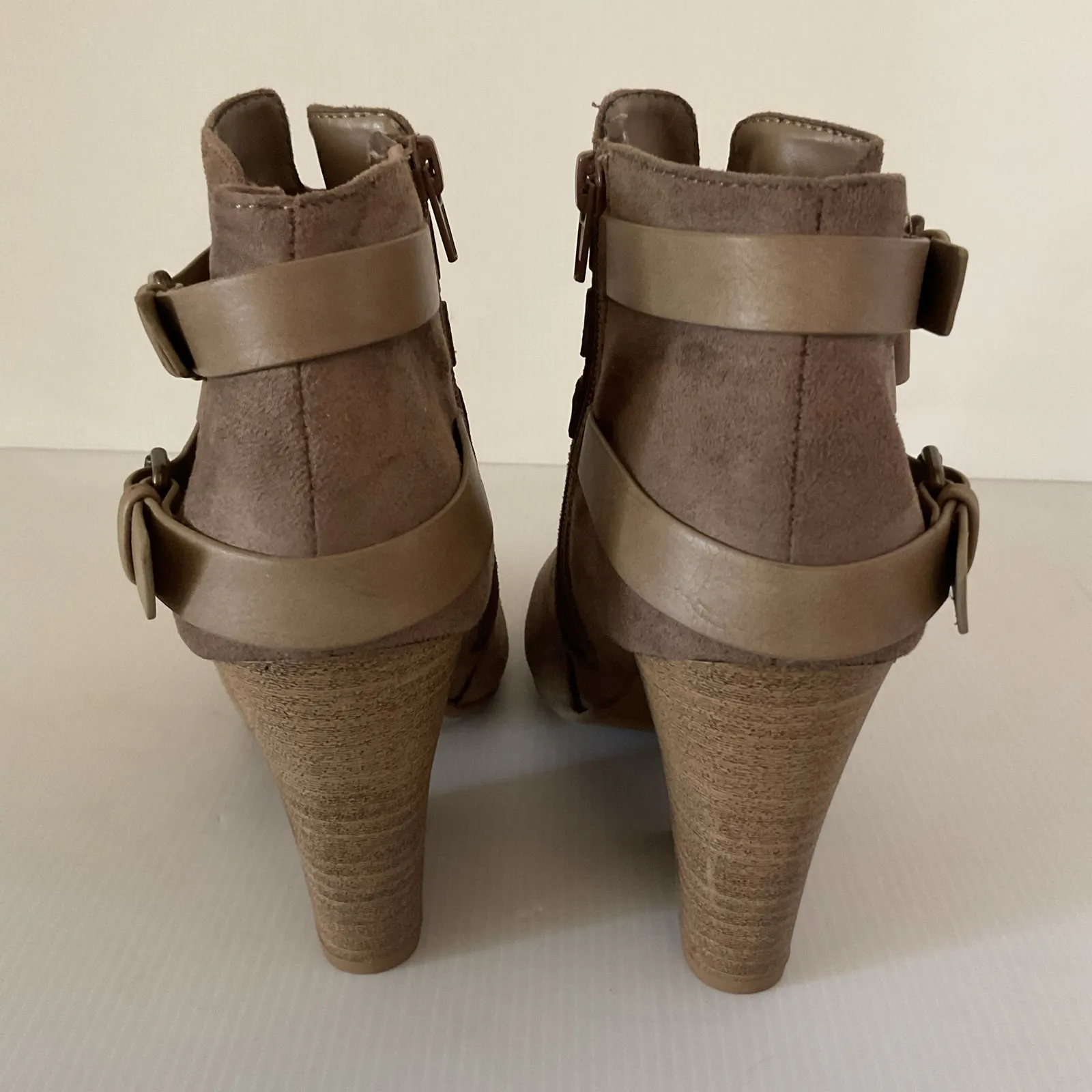 Heart in D Womens Brown Ankle Booties Chunky Block Heels Pointed Toe Size 7.5 - Image 5