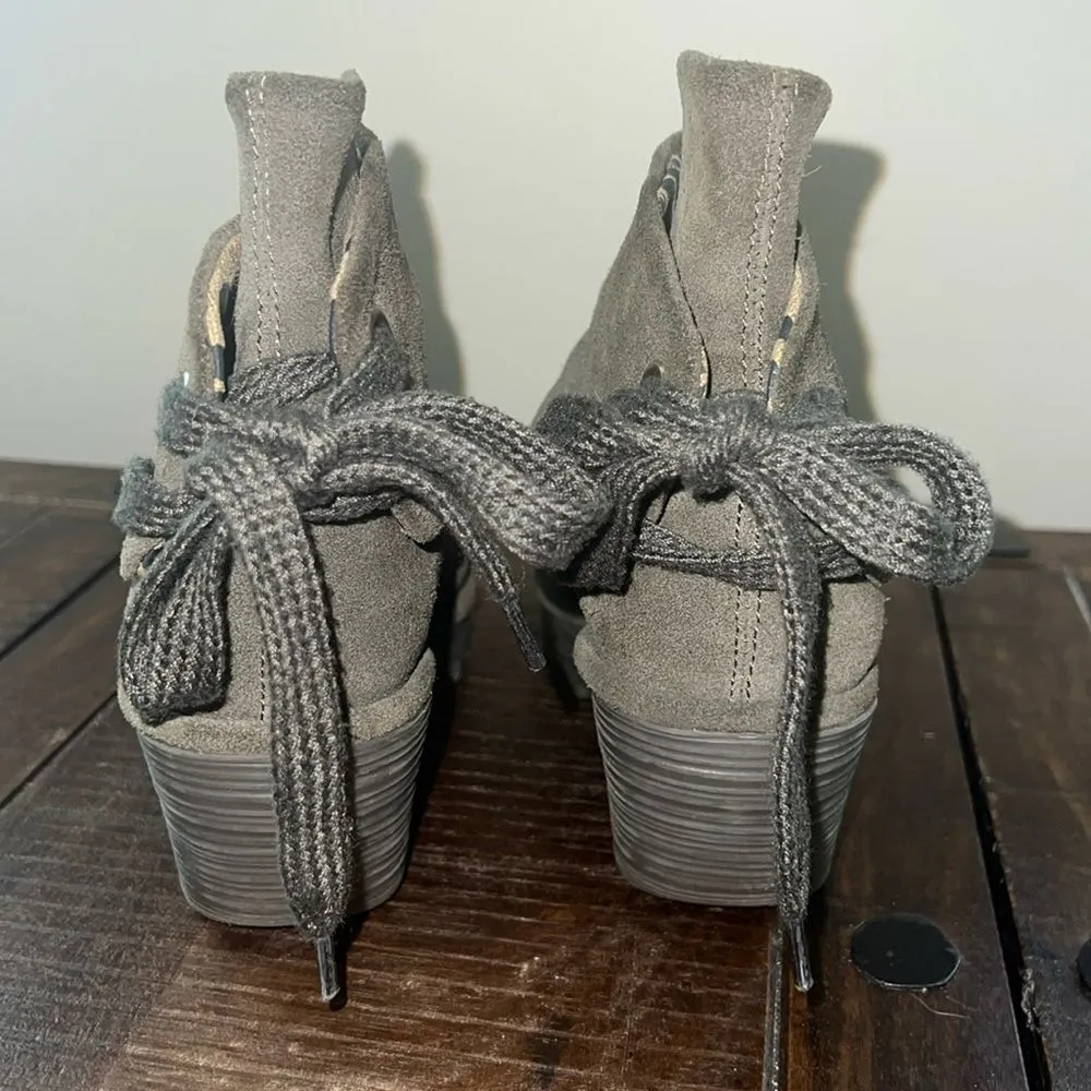 Fly London Women 38 US 7.5-8 Yama Wedge Platform Bootie Green Suede Lace Up Boot - Image 6