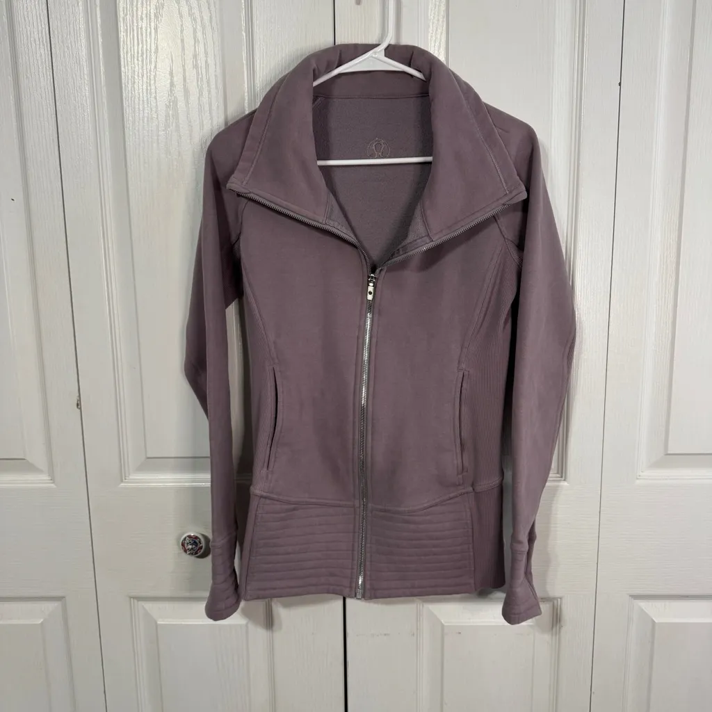 Lululemon radiant jacket II violet verbena full zip size 6 - Image 2