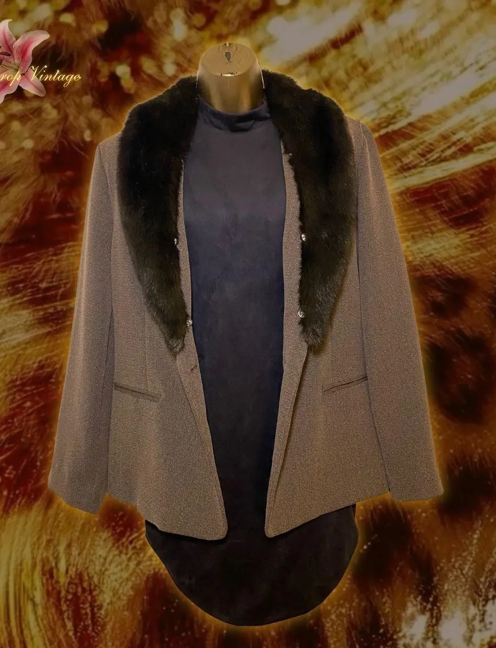 Amanda Smith Dress Brown Vintage Blazer with Faux Fur Collar and Button Closure - Image 2