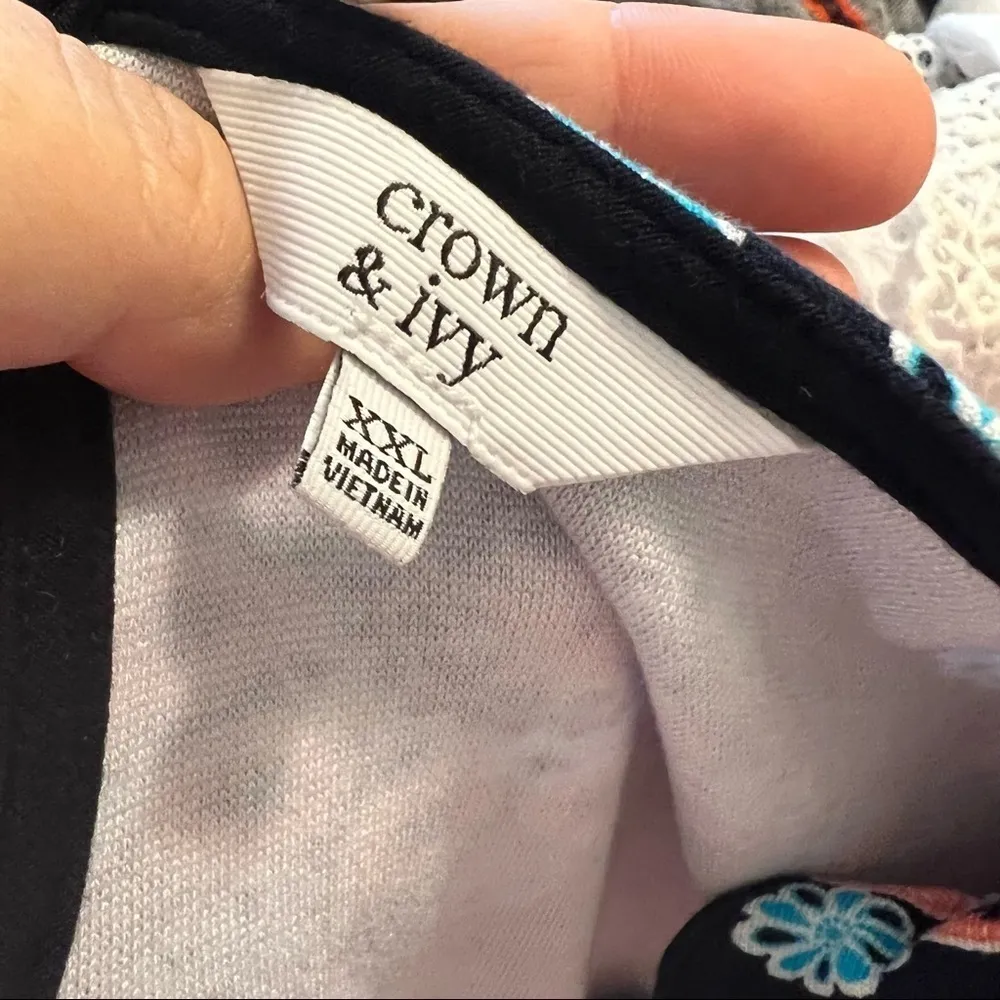 Crown & Ivy Blouse Navy Coral Floral Scallop Hem - Image 8