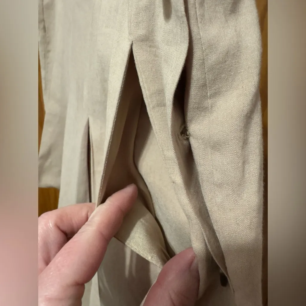 New VINCE Inverted Pleated A-line Shorts Tan Linen Blend Button Detail size 12 - Image 3