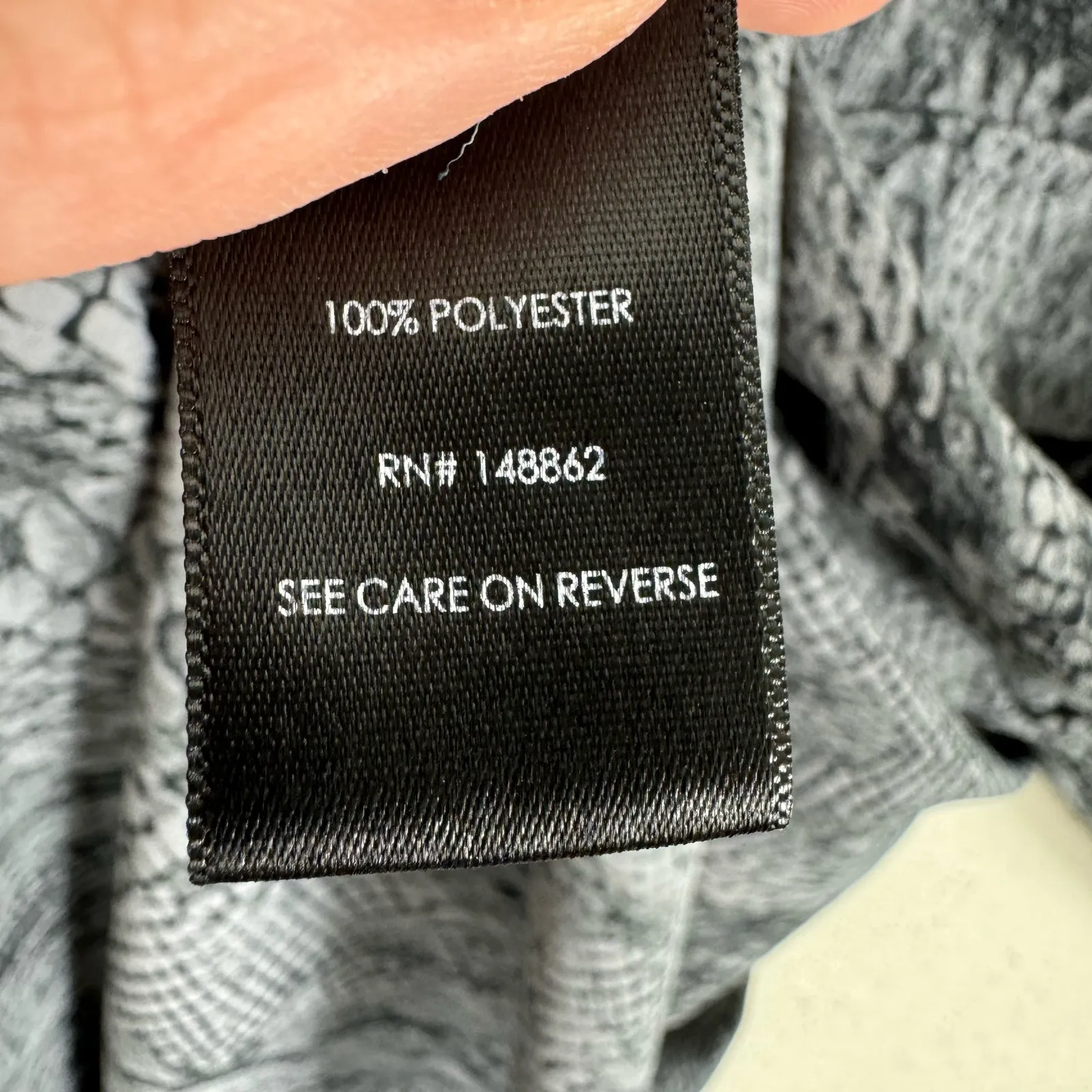 Torrid Gray Black Snakeskin 3/4 Roll Tab Button Up Collared Button Up‎ Blouse 2X - Image 8