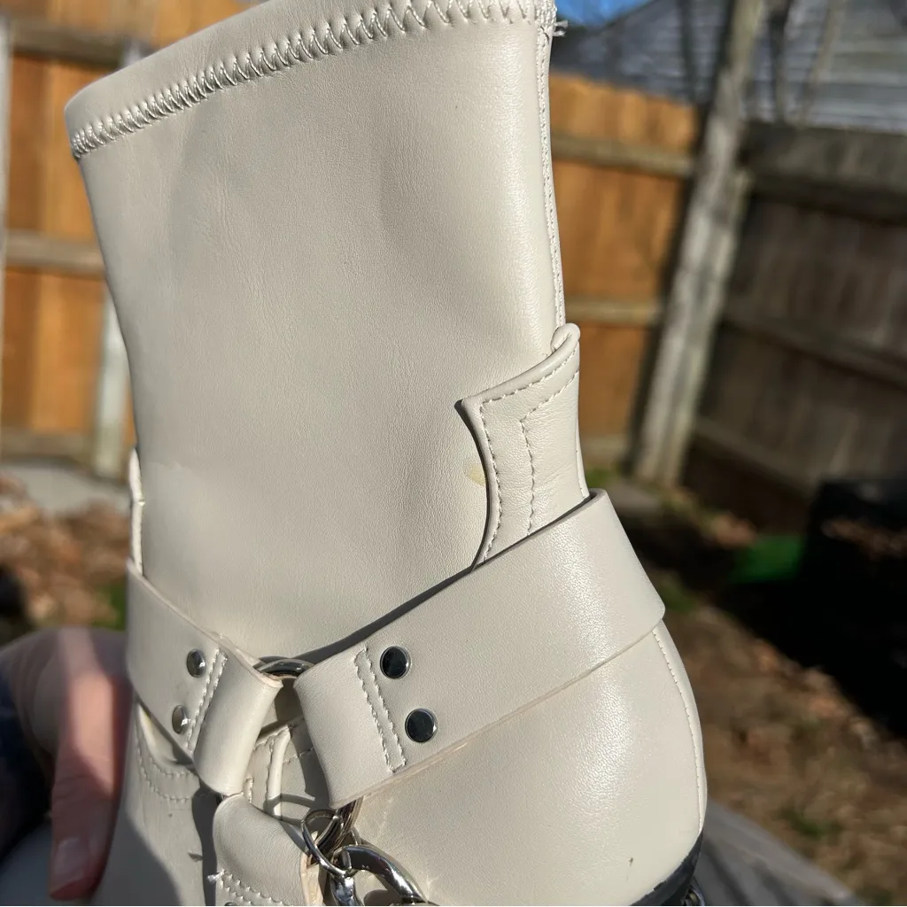 DV Dolce Vita Women's Keeler Harness Moto Engineer Chain Heeled Boots size 9 White - Image 7