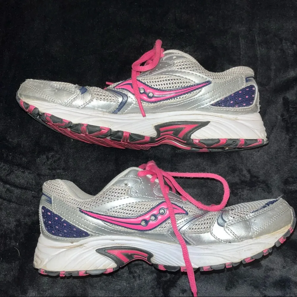 Saucony Oasis Silver and Pink Tennis shoes, size 9.5 - Image 6
