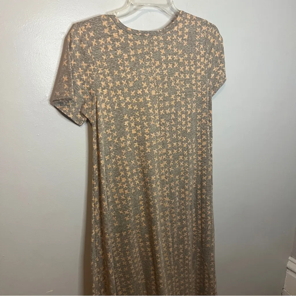 LuLaRoe Gray and Tan Cross Pattern Top - Image 7