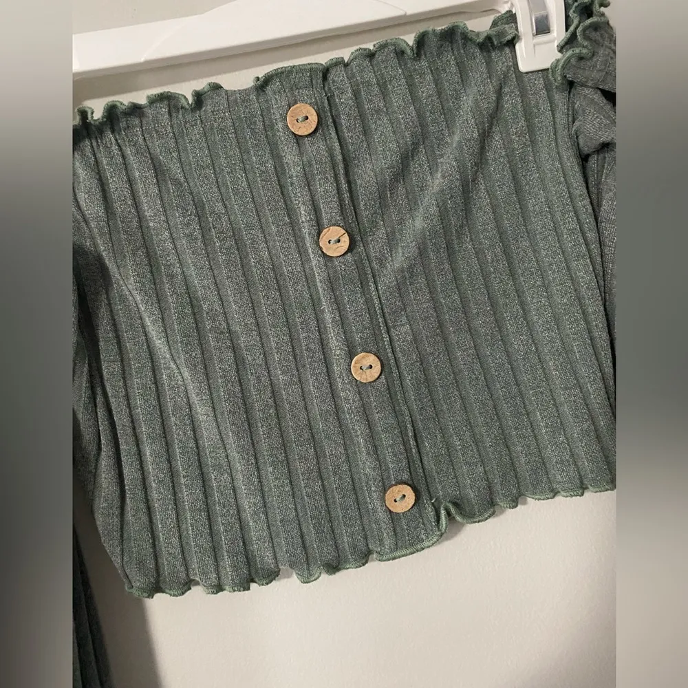 Off the Shoulder Olive Cropped Long Sleeve - Image 4