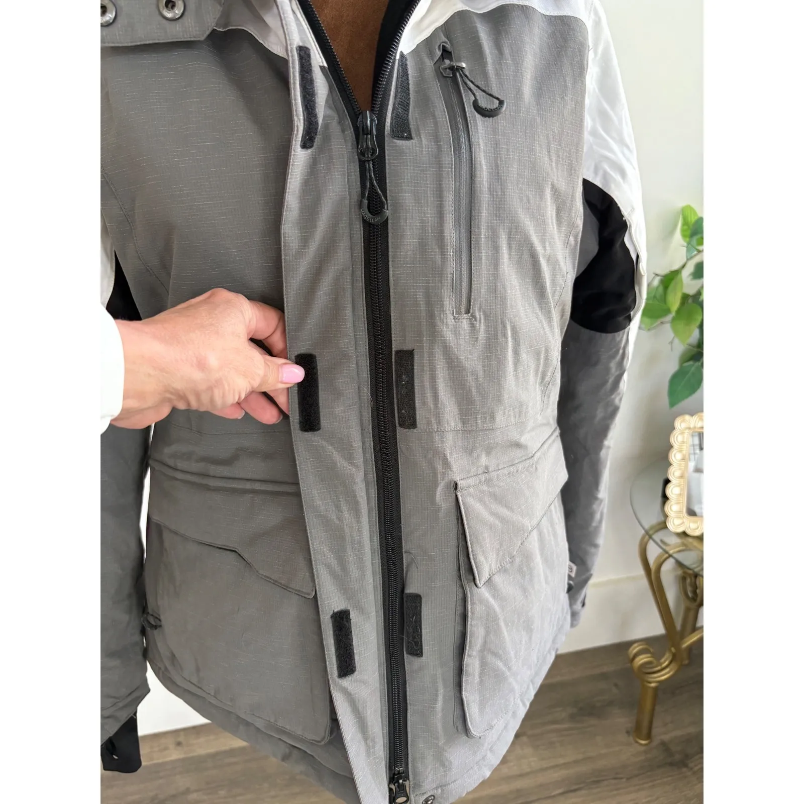 Magellan Outdoors Women's Gray‎ White Faux Fur Hooded Winter Parka Jacket medium - Image 3