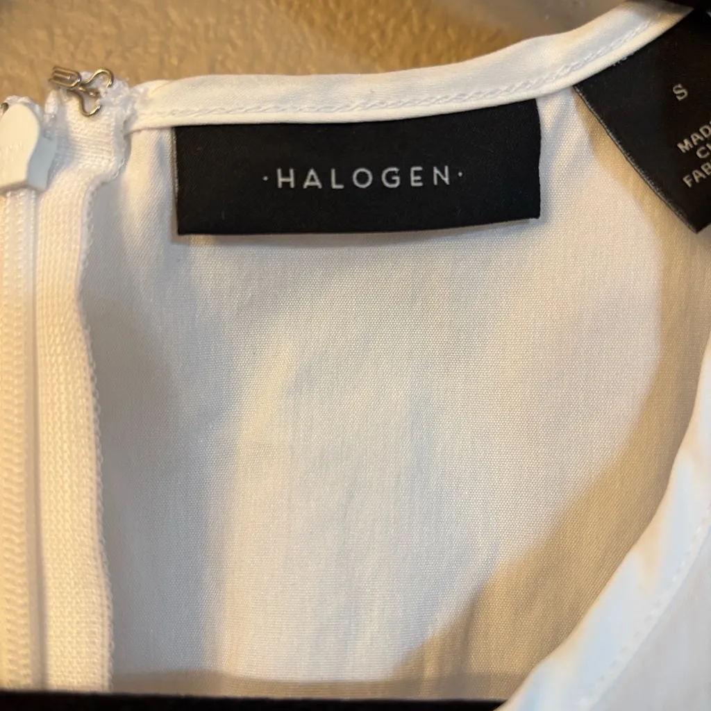 Halogen Size SMALL Classic White Sleeveless Asymmetrical Peplum Blouse - Image 2
