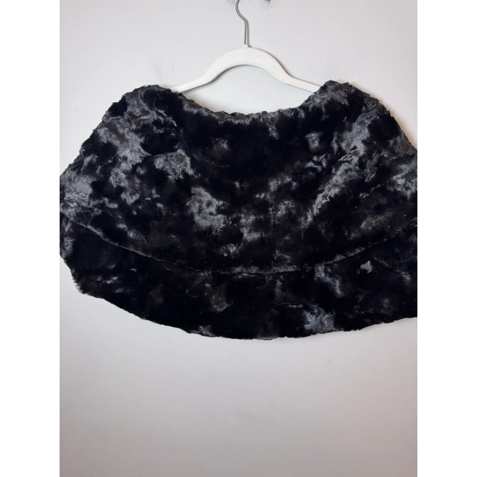 Eliza J Shawl Collar Faux Fur Capelet Black Size M NWT $108 MSRP - Image 4