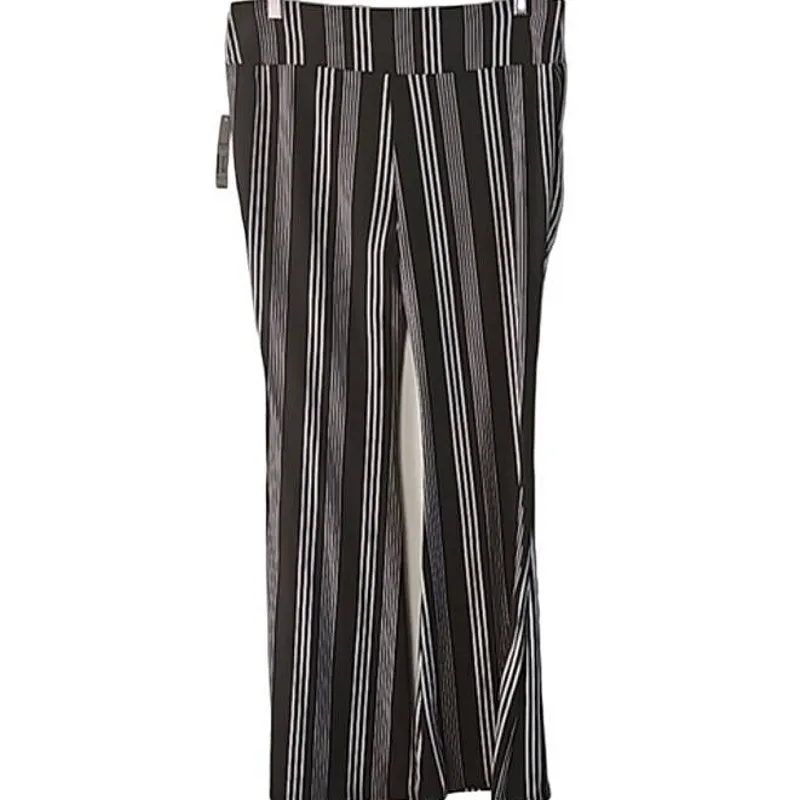NWOT No Boundaries Juniors’ Size 19 Striped Pull-On Flare Pants Black White - Image 5