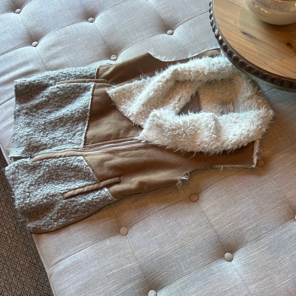 Saturday Sunday Anthropologie Faux Fur Tan Grey Vest/Poncho Gray - Image 3