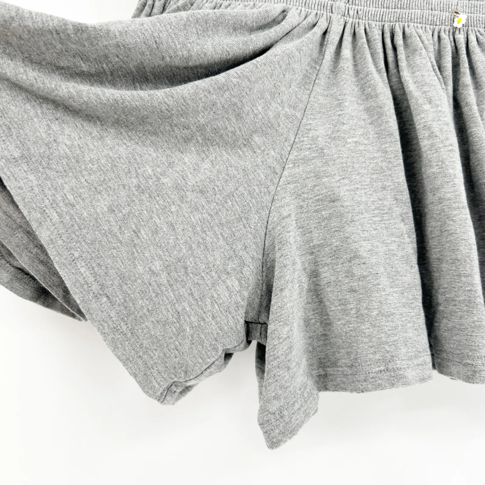 Natural Life Womens Smocked Waist Shorts Gray Ruffle Trim Daisy Charm Size XS - Image 5