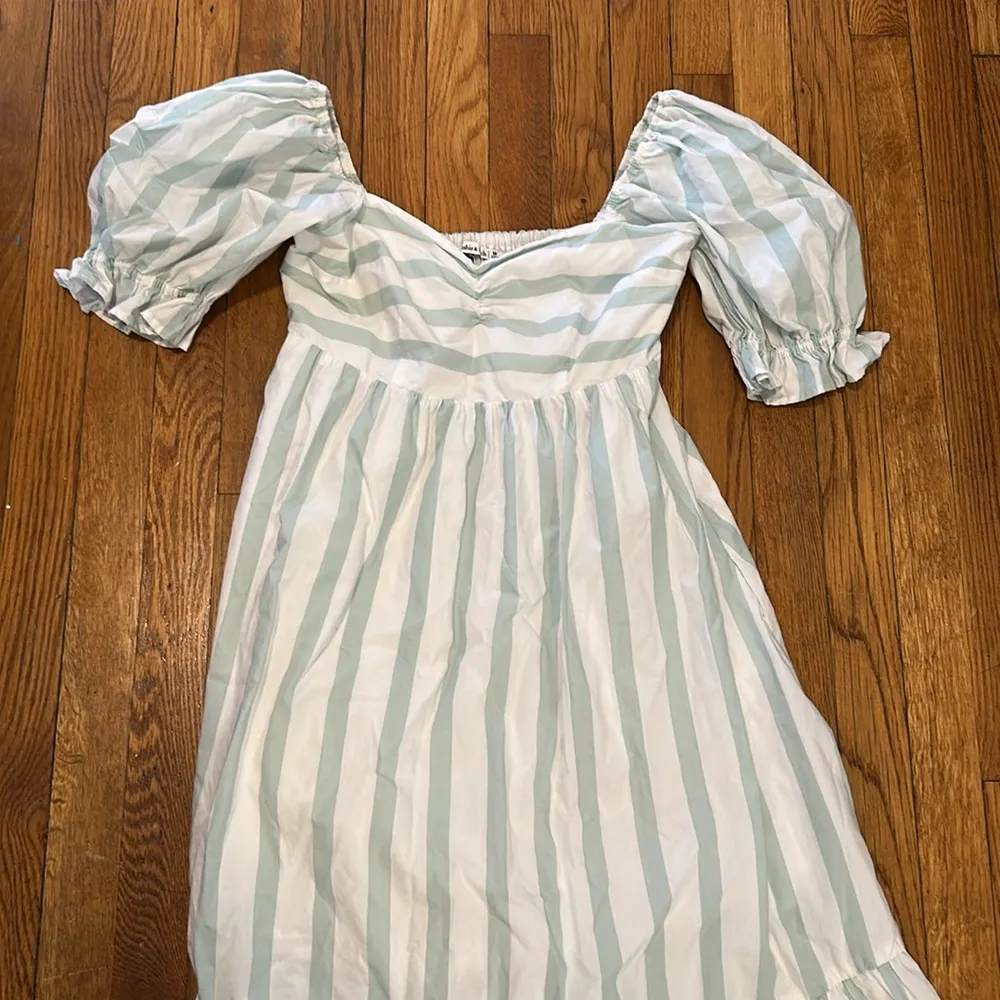 Abercrombie & Fitch Puff Sleeve Midi Dress - Green and White Stripe - Medium - Image 2