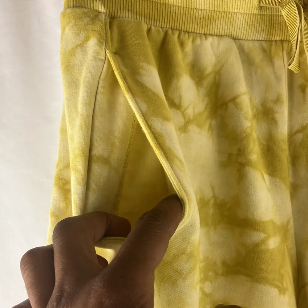 All in motion yellow and cream Tye Dye shorts woman’s extra small - Image 6