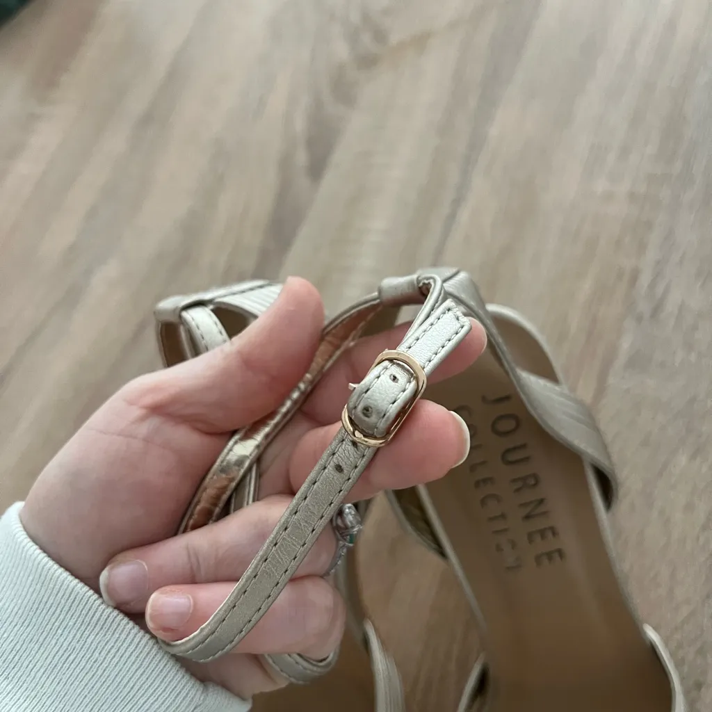 Journee Collection Women Gold Annett Mid heel open toe pump 8.5 like new target - Image 14