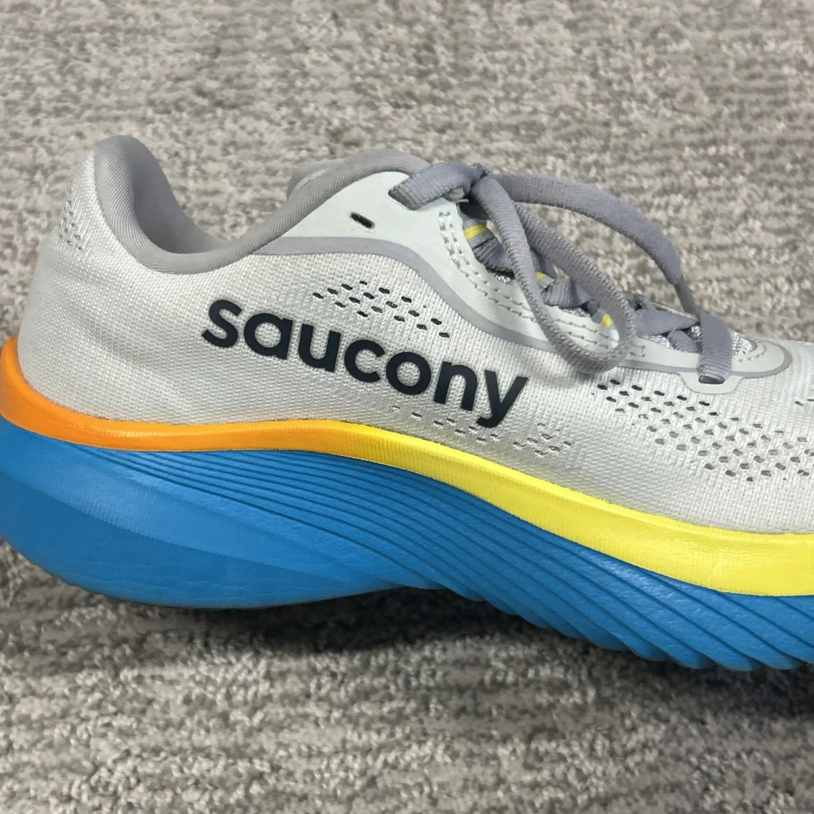 Saucony Kinvara 15 Shoes Womens 6.5 S10967-212 Light Gray Mesh Running Sneakers - Image 3