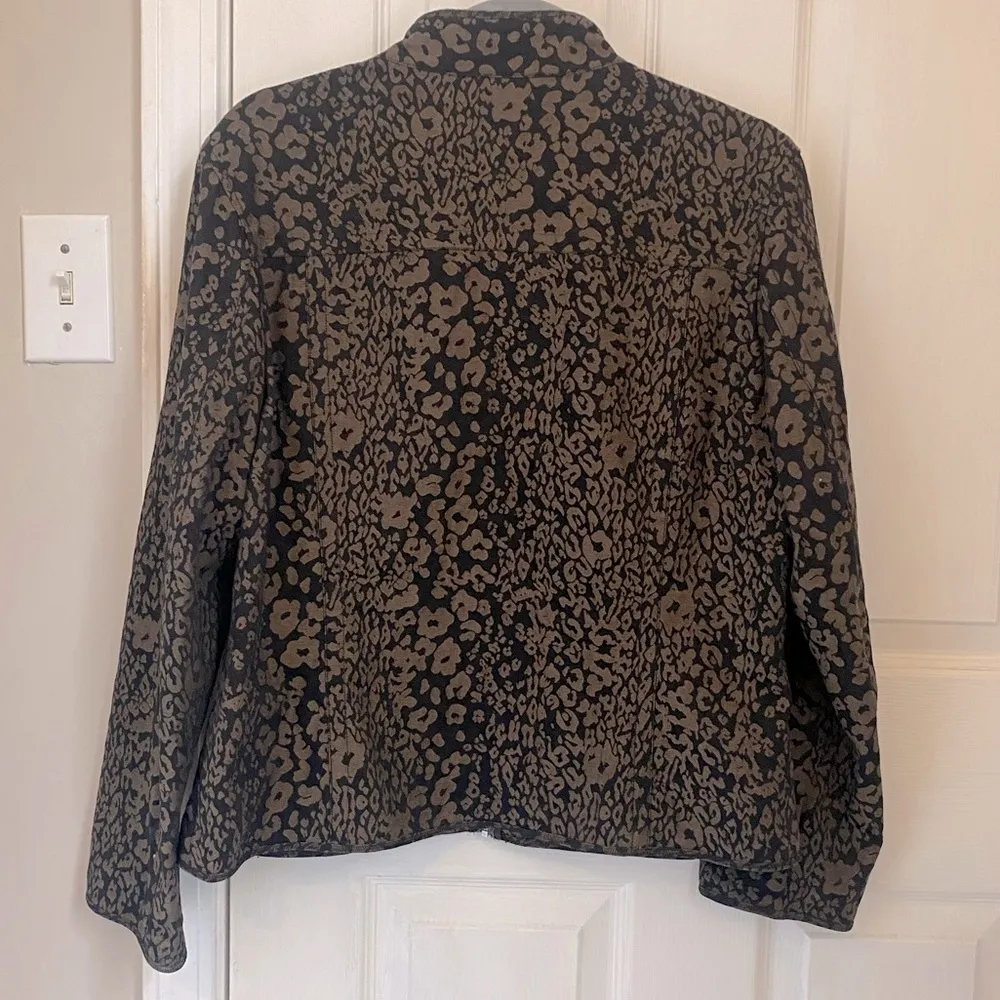 Susan Bristol Animal Print Zip Up Jacket - Image 4