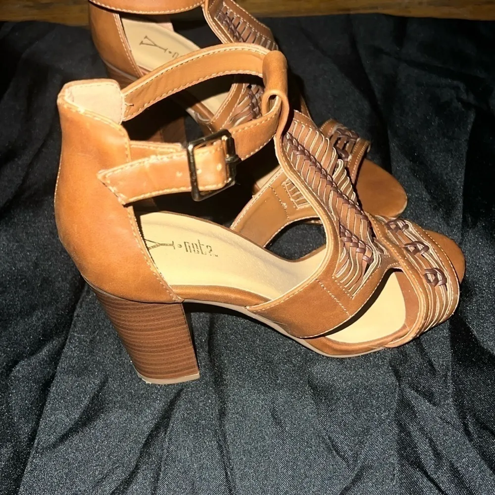 🎄Y not? Womens High Heels Sandals Sz 7.5 Strappy Cut Out Tan Strappy Sandals - Image 2