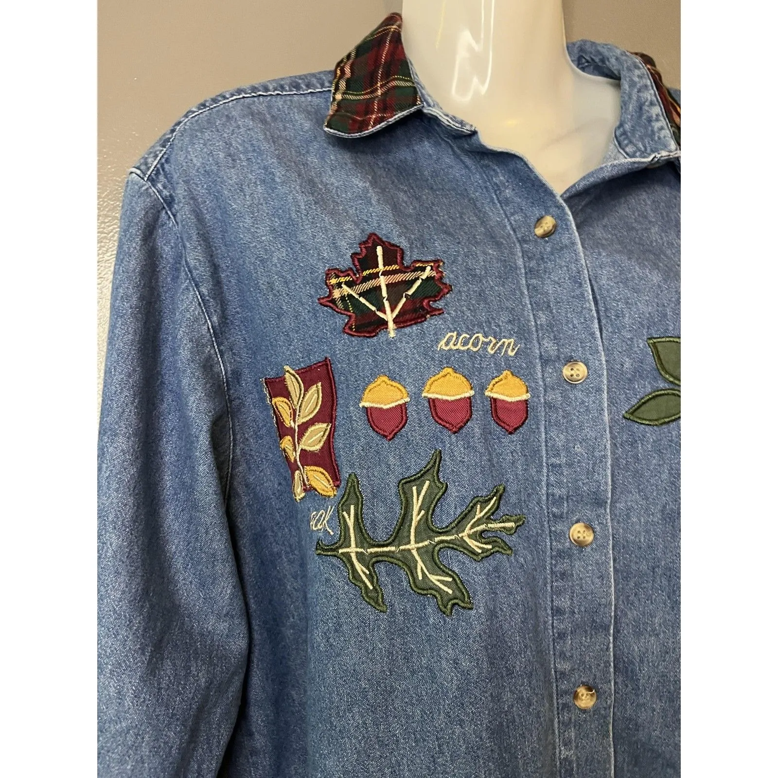 Vintage Talbots Shirt Womens Medium Denim Button Down Fall Leaves Applique 90s - Image 4