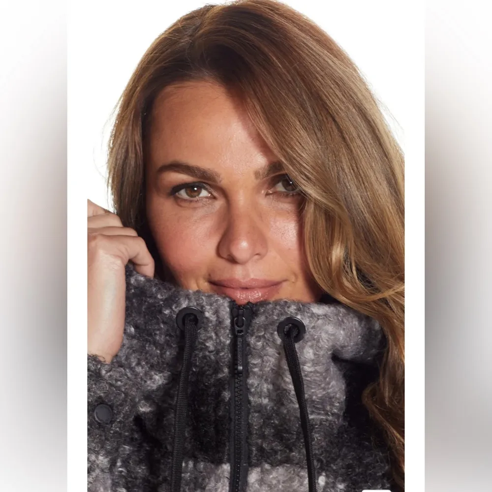 Weatherproof Ladies' poly Boucle zip Hooded shacket - Image 7