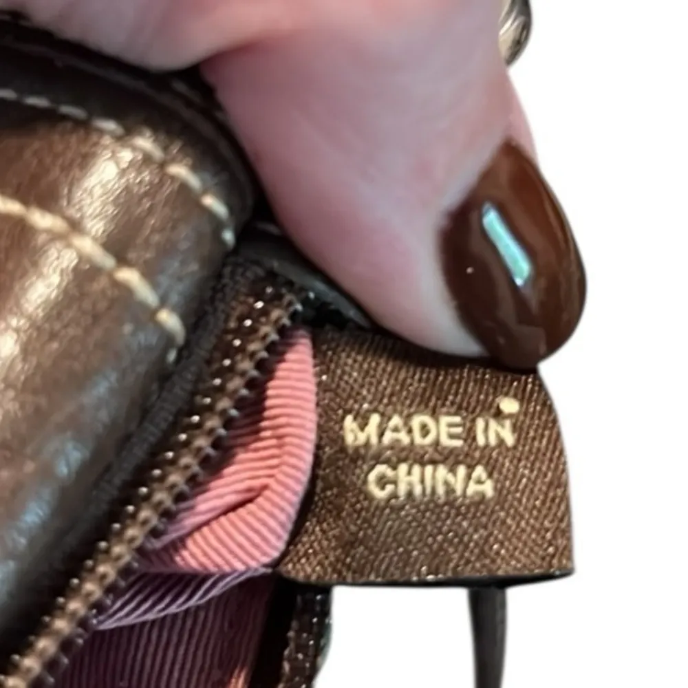 Coach Twistlock Brown Leather Wristlet with pink interior - Image 6