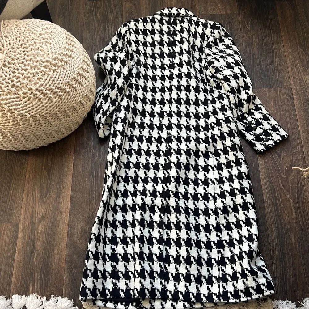 Xander Single Brested Coat in Black & White houndstooth - Image 5
