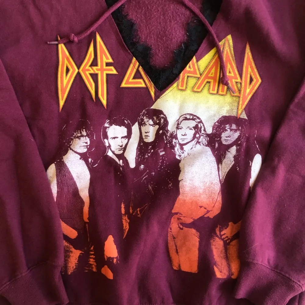 Def Leppard Hoodie Sweatshirt EUC Lace Small - Image 2