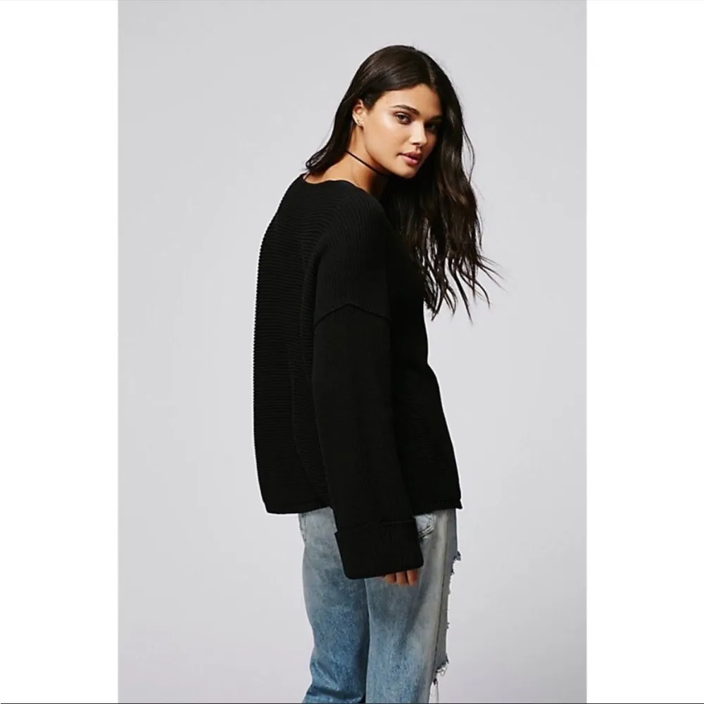Free people • la brea vneck oversized ribbed sweater - Image 16