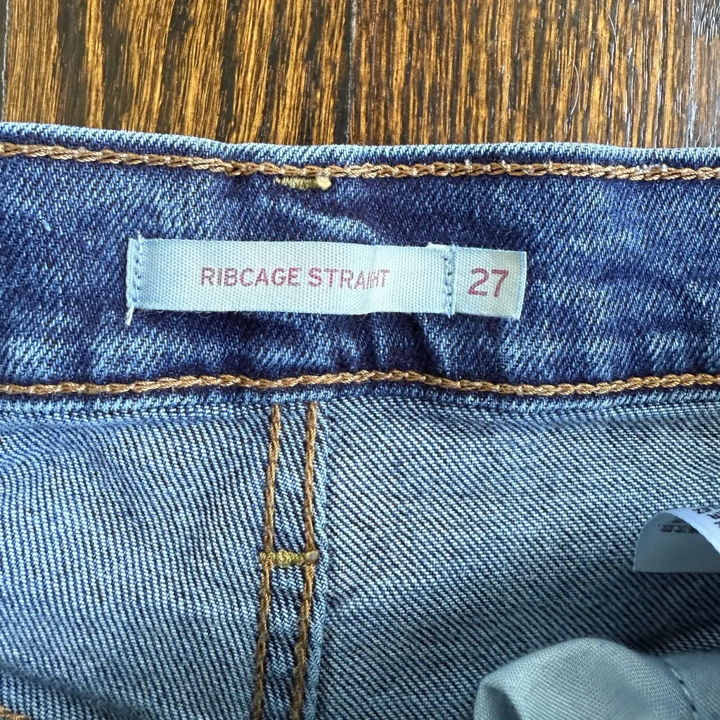 Levi's High Rise Blue Ankle Jeans - Image 3