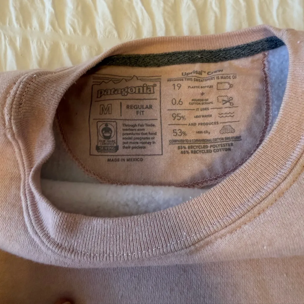Patagonia women’s light pink sweatshirt - Image 3