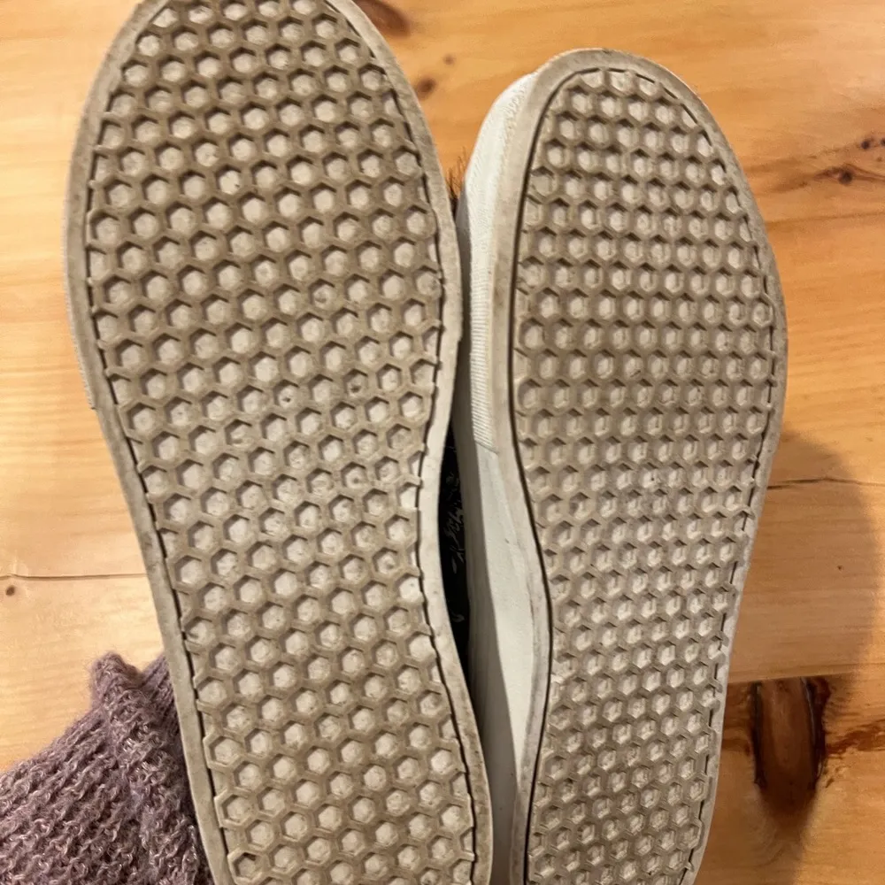 Sam Edelman Floral Leya Pom Laceless Sneaker - Image 4