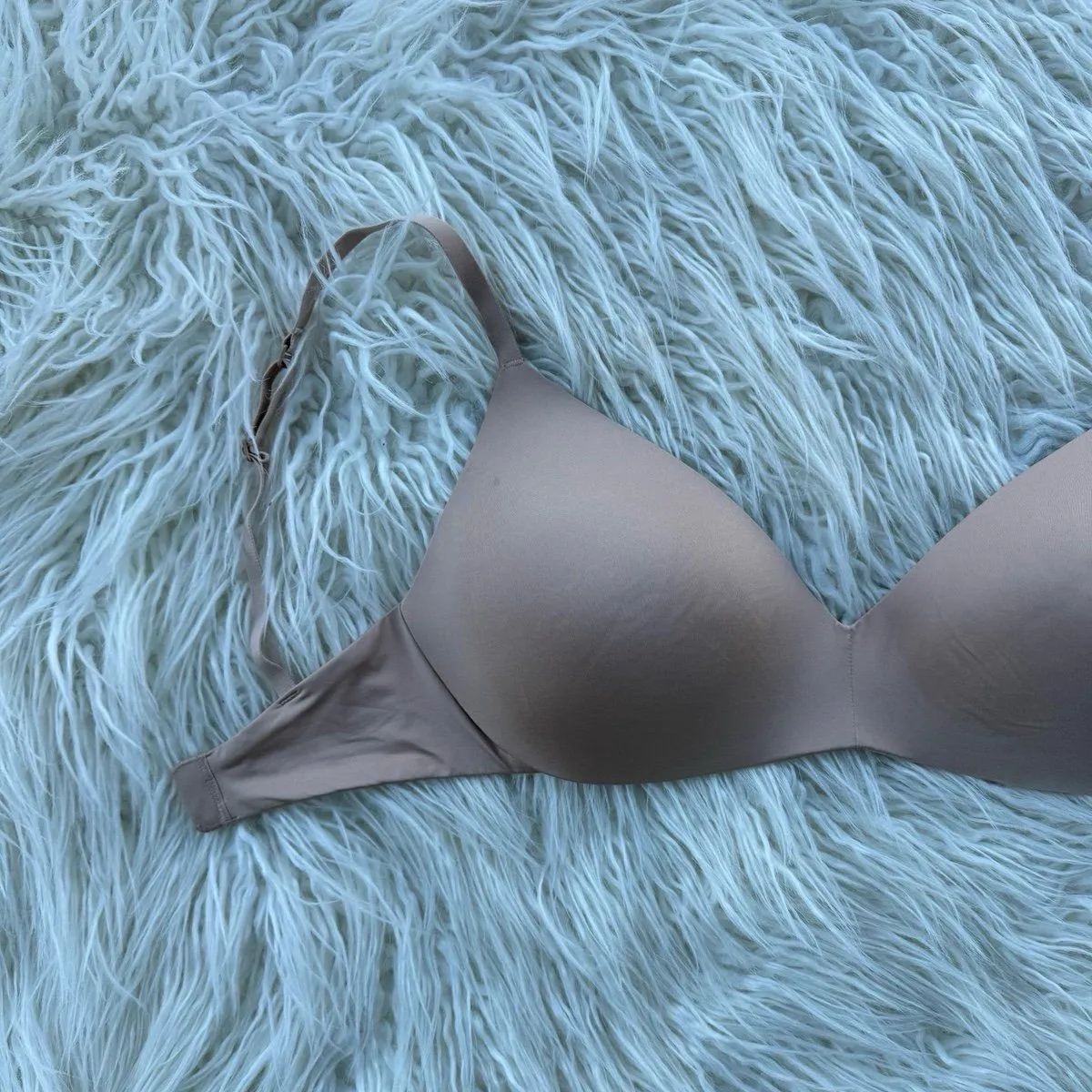 Skims Wireless Form Pushup Plunge Bra Clay Size 32DD - Image 3