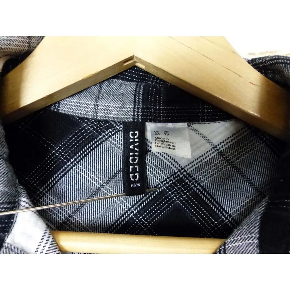 H&M Divided Womens Sz XS Plaid Flannel Oversized Shirt Chest Pockets Black White - Image 10