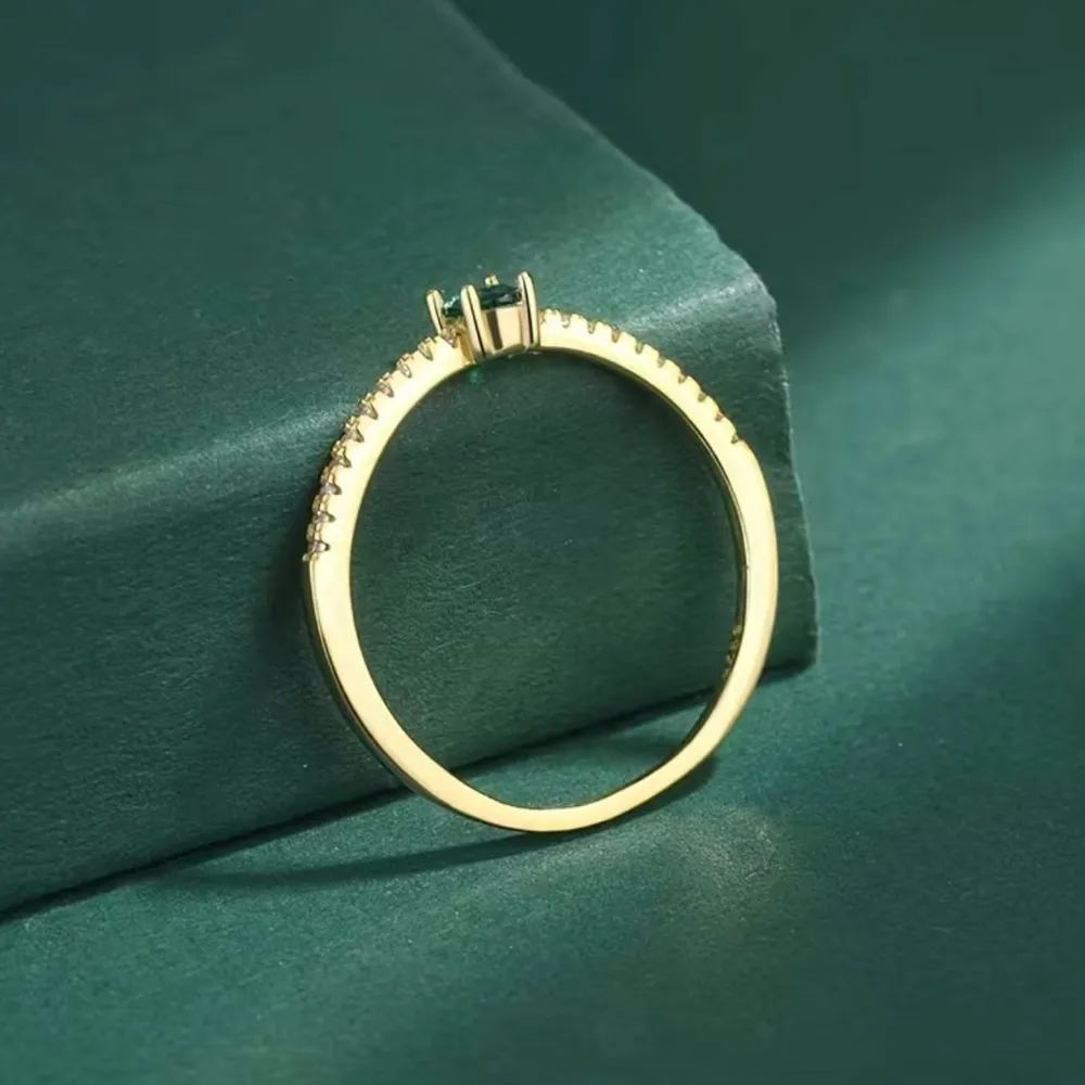 NIB - Green Stone Gold Tone Sterling Silver Ring. - Image 6