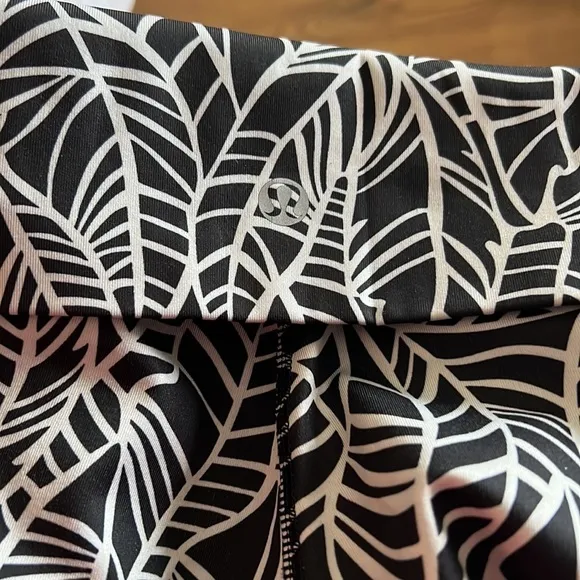 Lululemon Pretty‎ Palm Angel Wing Wunder Under Roll Down Pant - Image 5