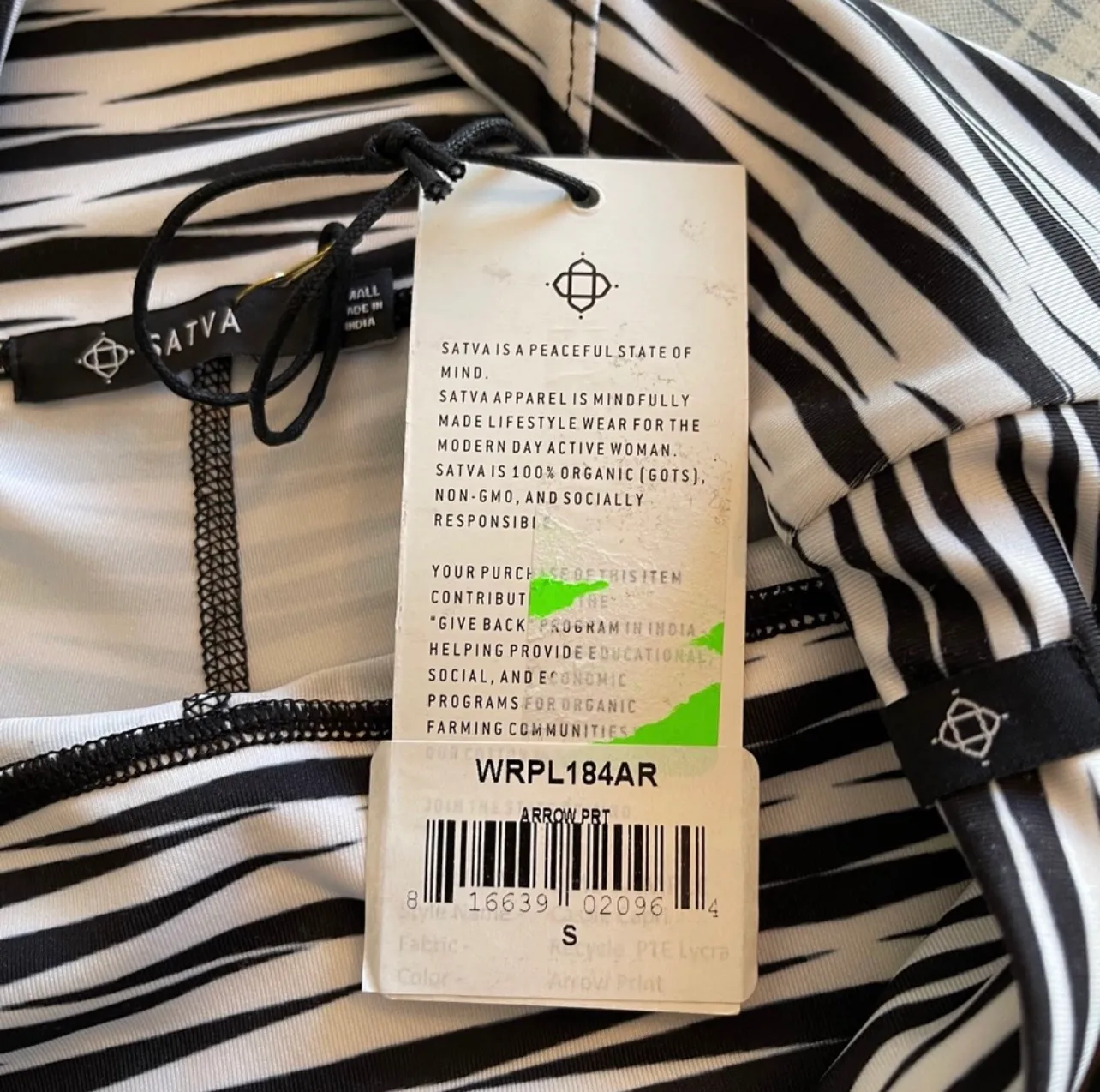 NWT  Cassie Capri In Arrow Print - Image 9