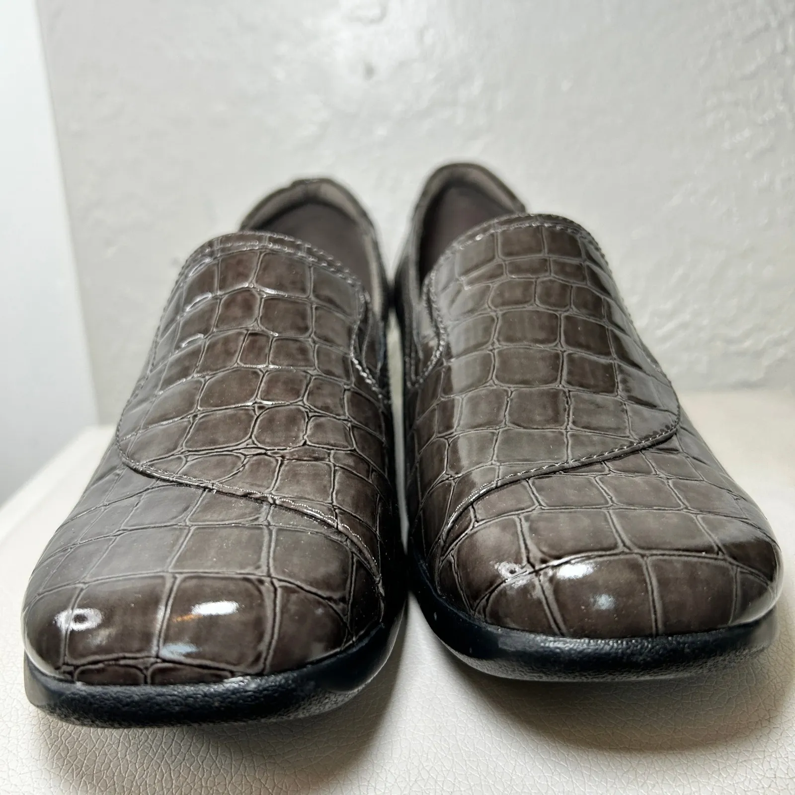NIB Clarks‎ Gael Feline Grey Croc Leather Slip On Loafer Comfort Shoes Size 9 - Image 4