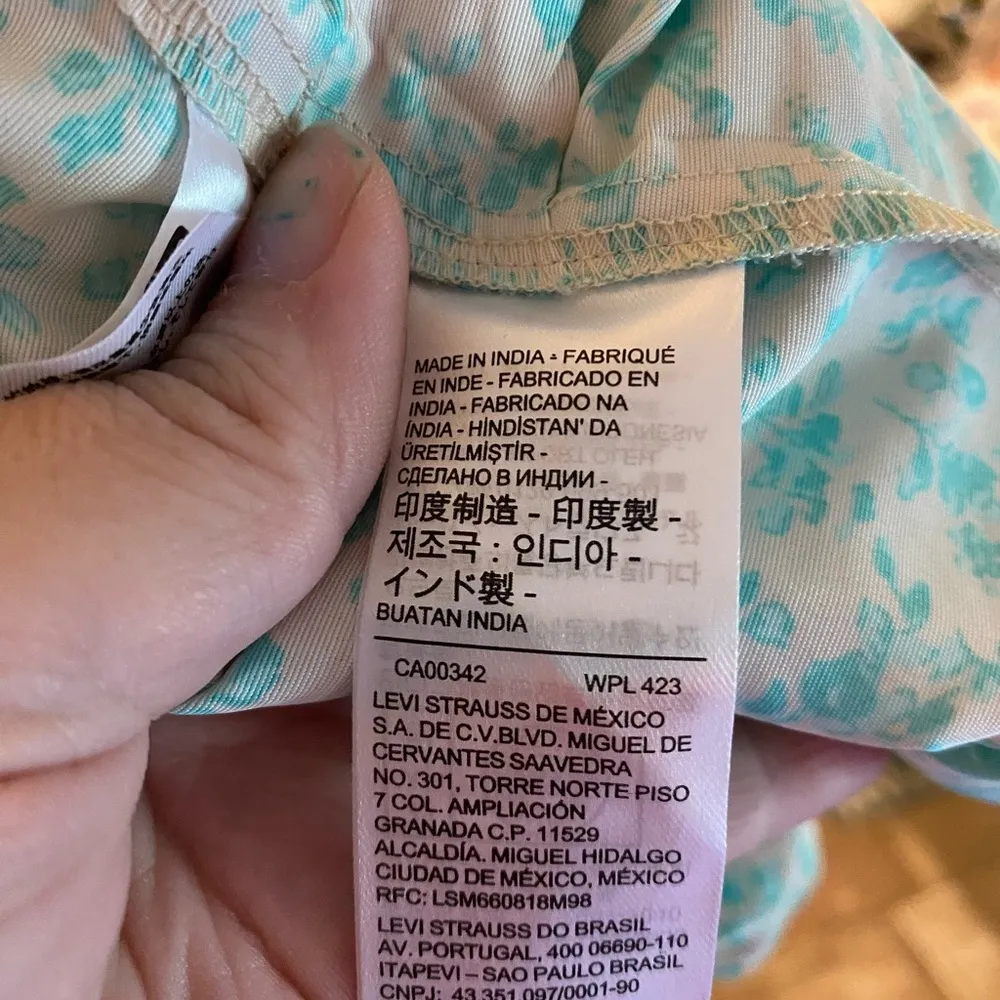 NWT Levi’s Women’s Long Sleeve Yvie Blouse, Crop Top, Green and Cream Floral - Image 13