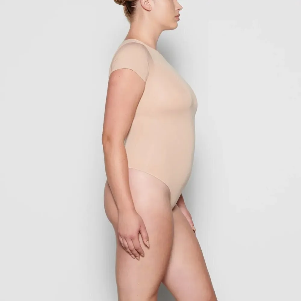 SKIMS Essential T-Shirt Thong Bodysuit in Sandstone Large/X-Large - Image 8