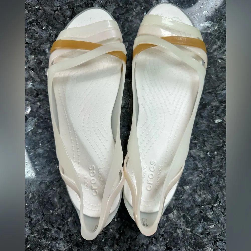 Crocs Isabella Huarache 2 Flat Sandals Women’s Size 9 Oyster/Gold NEW NWOB - Image 3