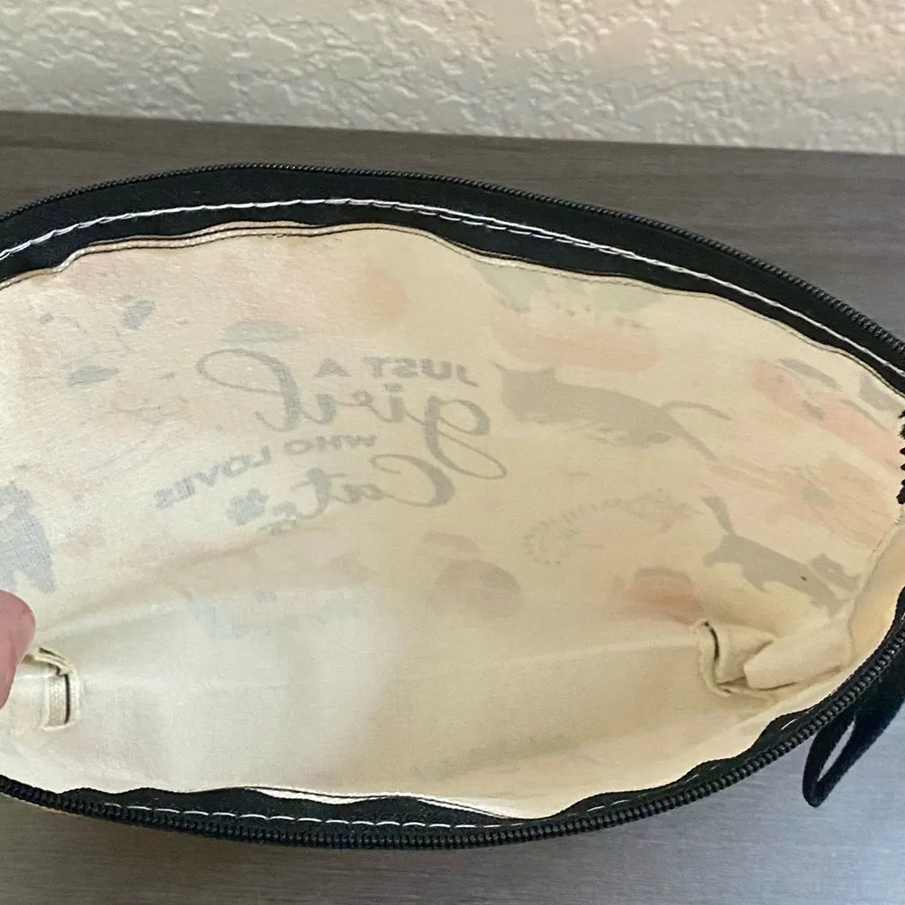 Just A Girl Who Loves Cats Cosmetic Travel Bag - Image 3