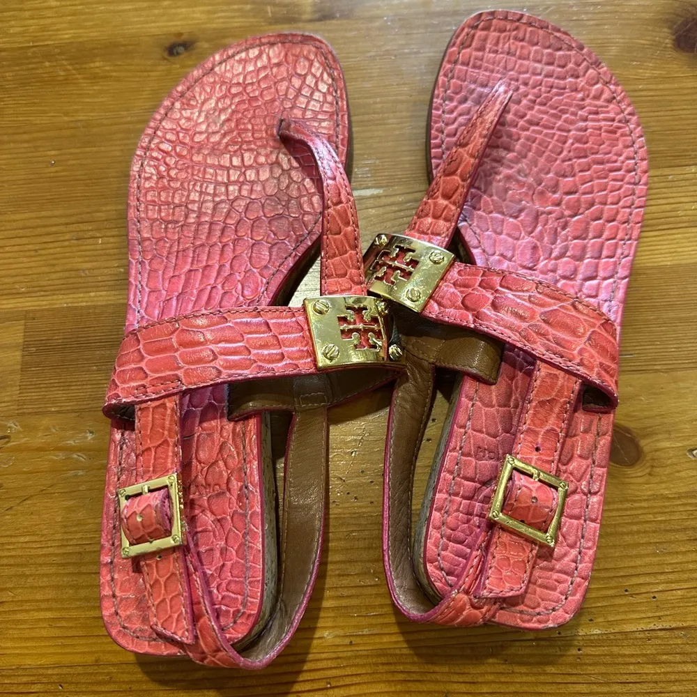 Tory Burch Pink and Brown Croc-Embossed sándals - Image 5