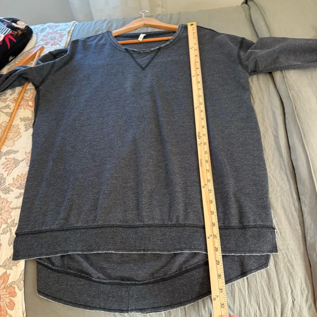Z Supply Weekender Oversized Terry High Slit Sweatshirt. Size Small. - Image 9